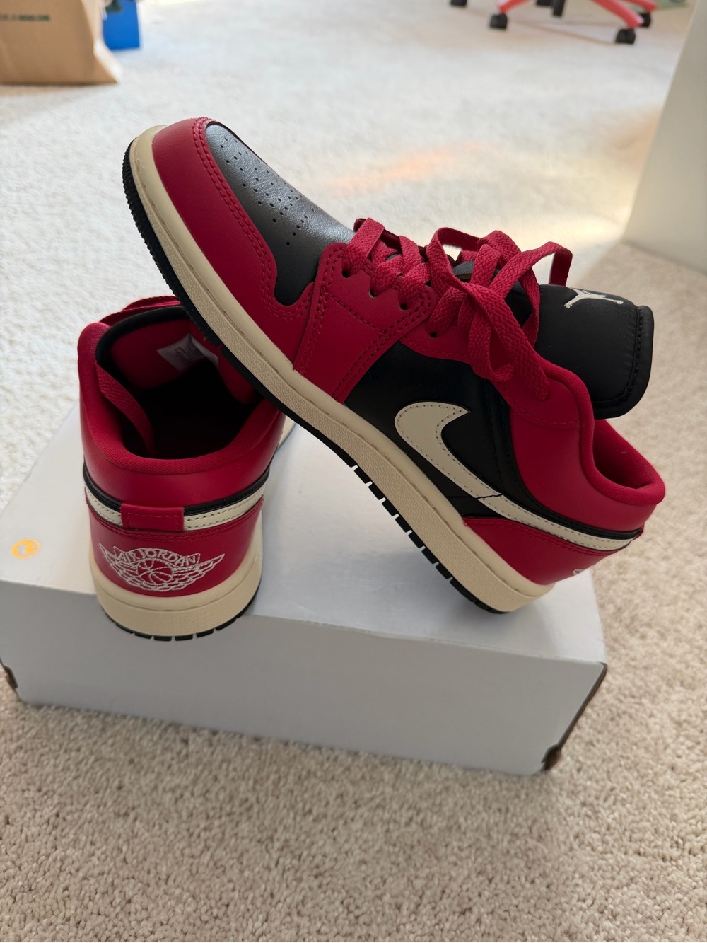 NWT Women’s Air Jordan 1 Low Size 6.5 - Picture 4 of 6